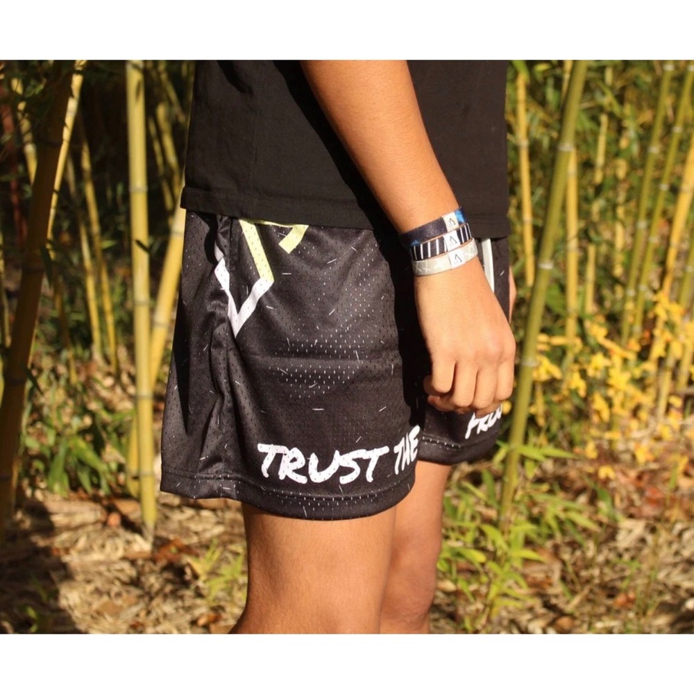 Vencer Trust The Process Juniors M Mesh Athletic Shorts Black Sports Gym Lounge